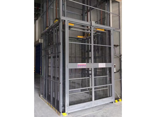 導(dǎo)軌式升降平臺(tái)